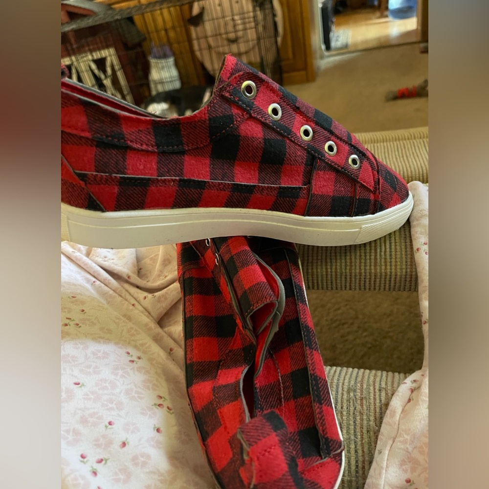 Womens Size 10 Black and Red Check Shoes